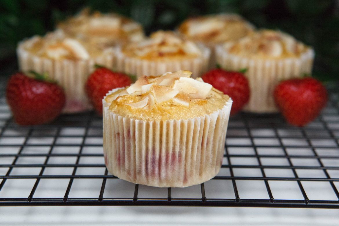 Erdbeer-Muffins mit Kokos-Topping – Leicht &amp; lecker! – Sophies Soulfood